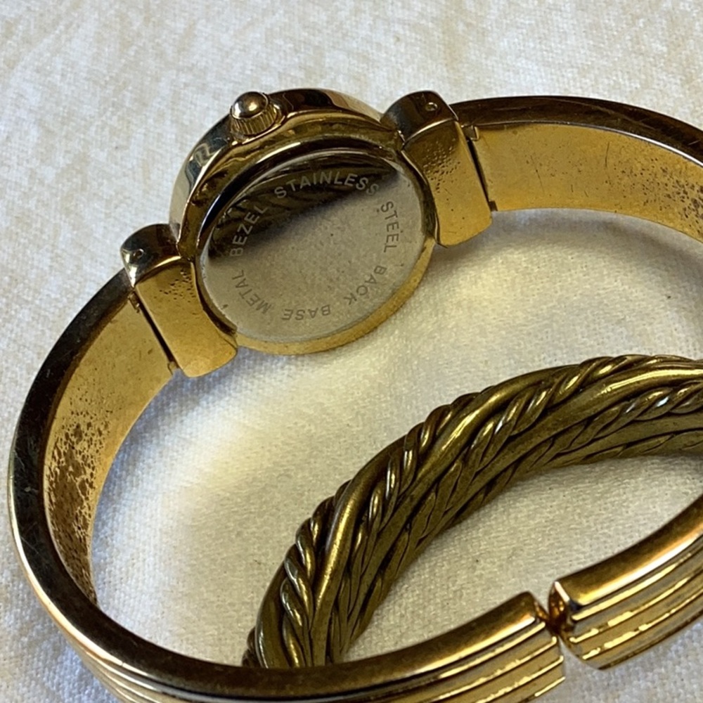 4 Watches & a Bracelet - Picture 14 of 16